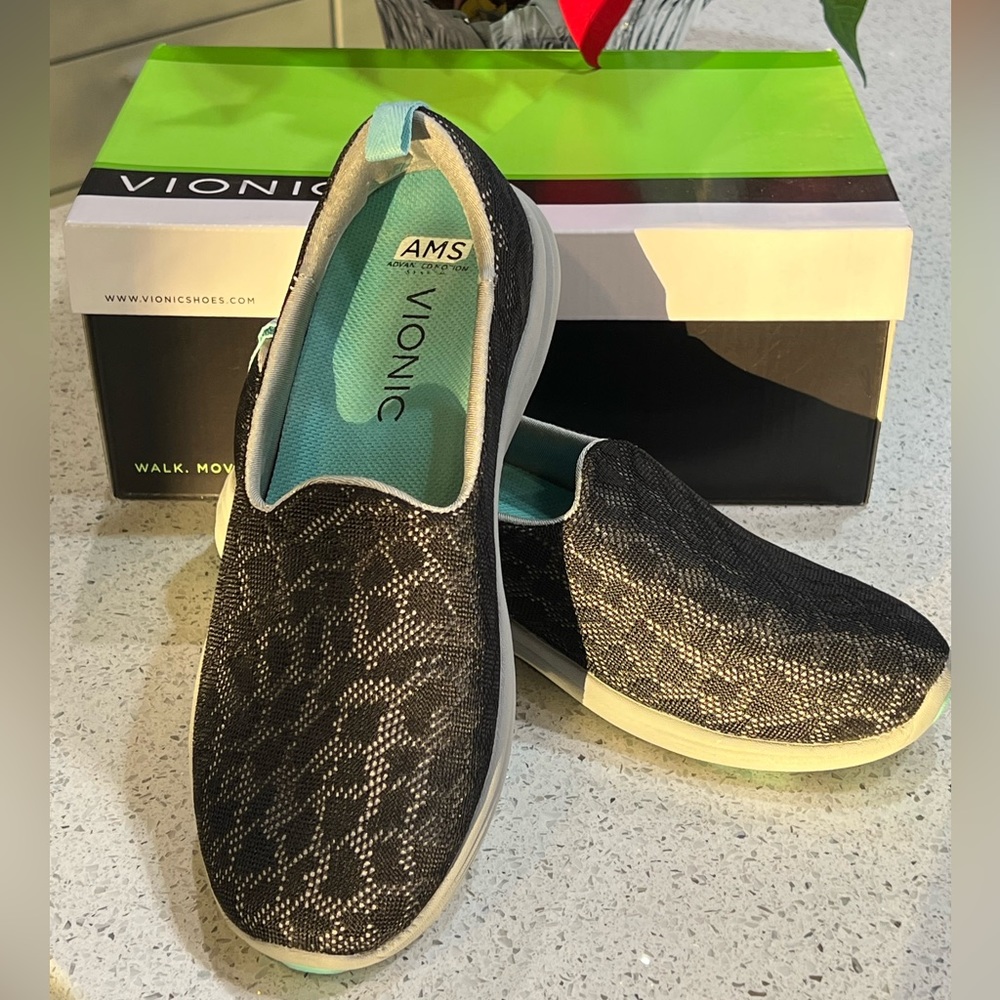 VIONIC Orthotic Technology 331 HYDRA SHOE.  BLACK  SIZE - 8  STYLE - AGILE HYDRA